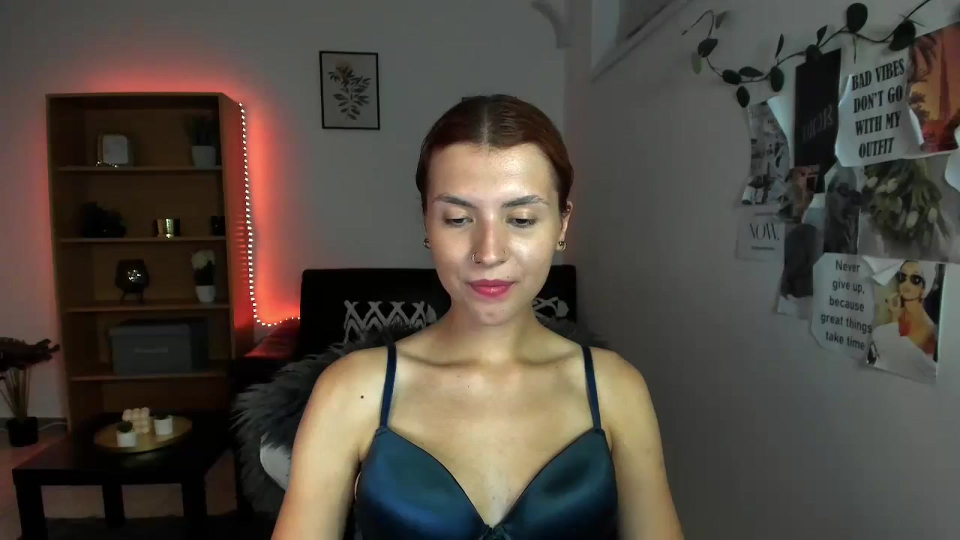 Gallery image thumbnail from SaraJaay18's myfreecams stream on, 09/24/2023, 18:04 image 14 of 20