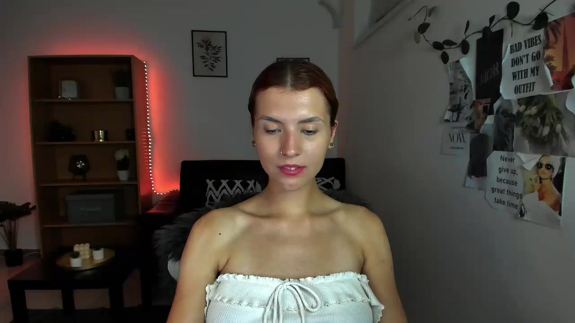 Gallery image thumbnail from SaraJaay18's myfreecams stream on, 09/24/2023, 18:04 image 12 of 20