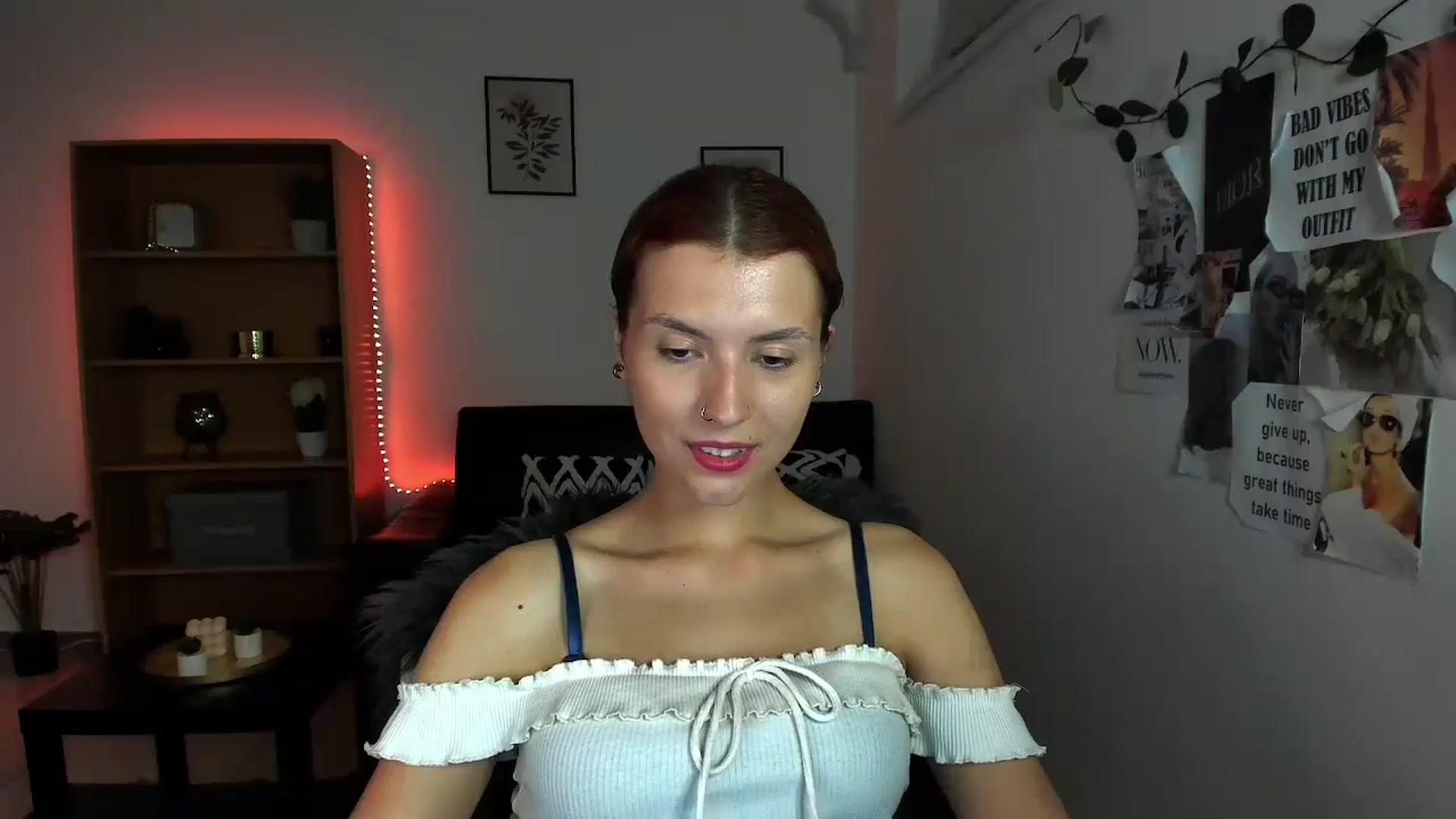 Gallery image thumbnail from SaraJaay18's myfreecams stream on, 09/24/2023, 18:04 image 18 of 20
