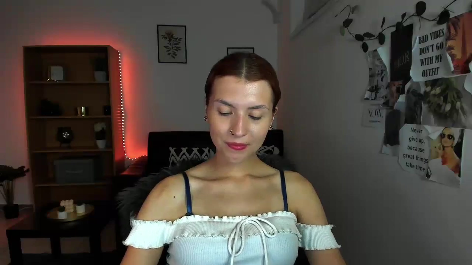 Gallery image thumbnail from SaraJaay18's myfreecams stream on, 09/24/2023, 18:04 image 19 of 20