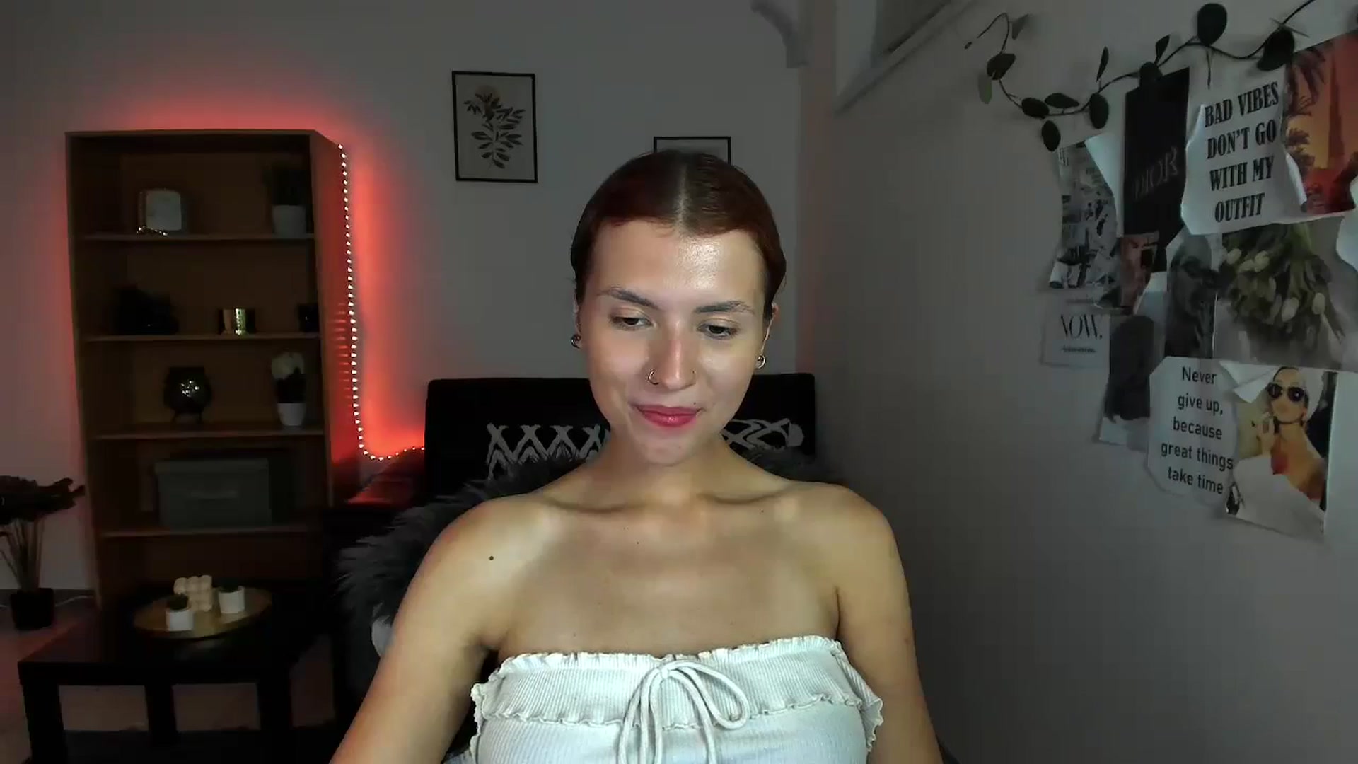 Gallery image thumbnail from SaraJaay18's myfreecams stream on, 09/24/2023, 18:04 image 13 of 20