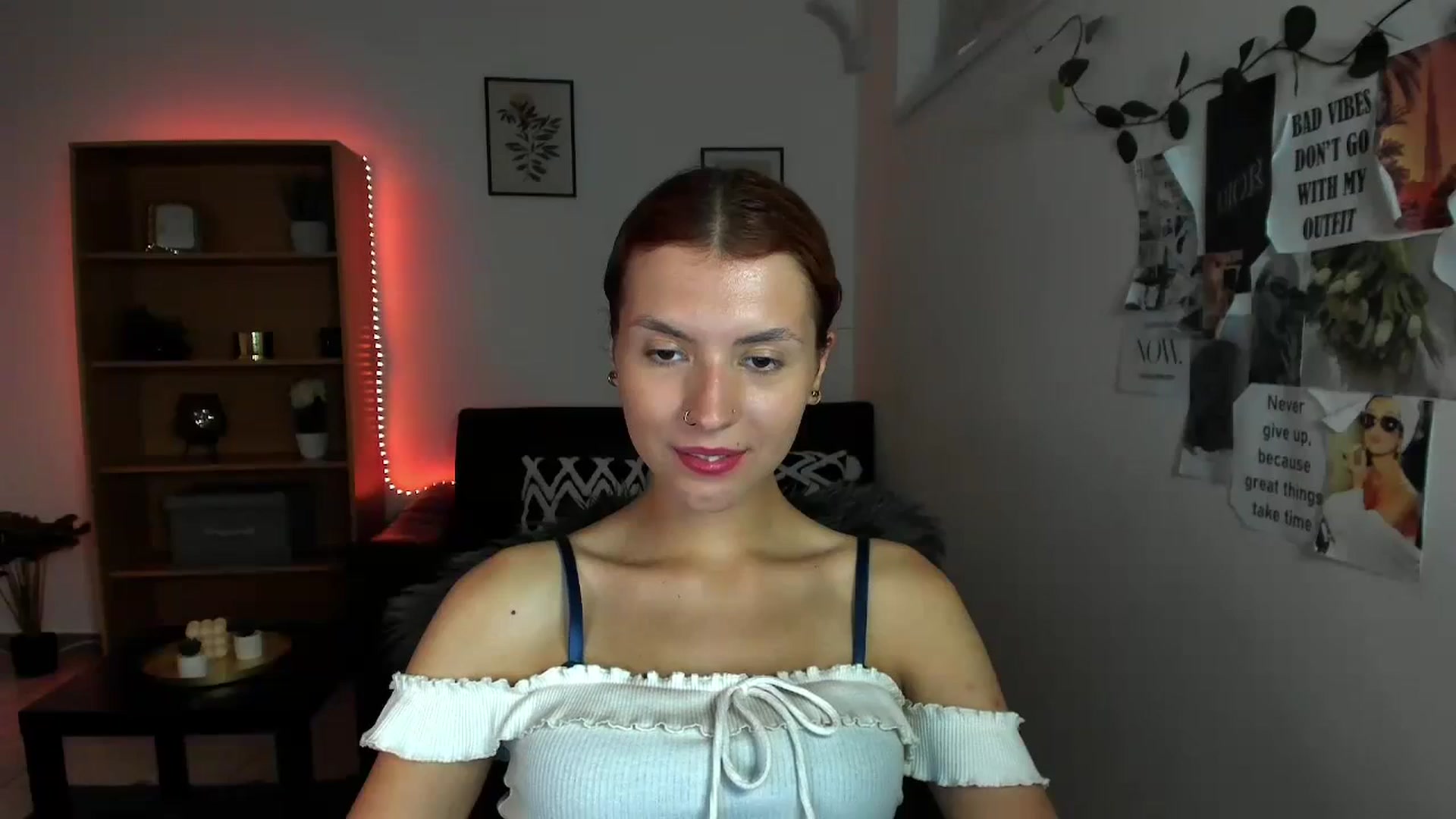 Gallery image thumbnail from SaraJaay18's myfreecams stream on, 09/24/2023, 18:04 image 6 of 20