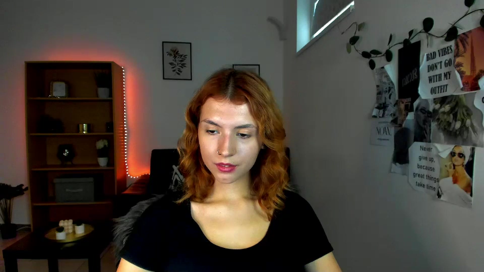 Gallery image thumbnail from SaraJaay18's myfreecams stream on, 09/25/2023, 14:20 image 15 of 20
