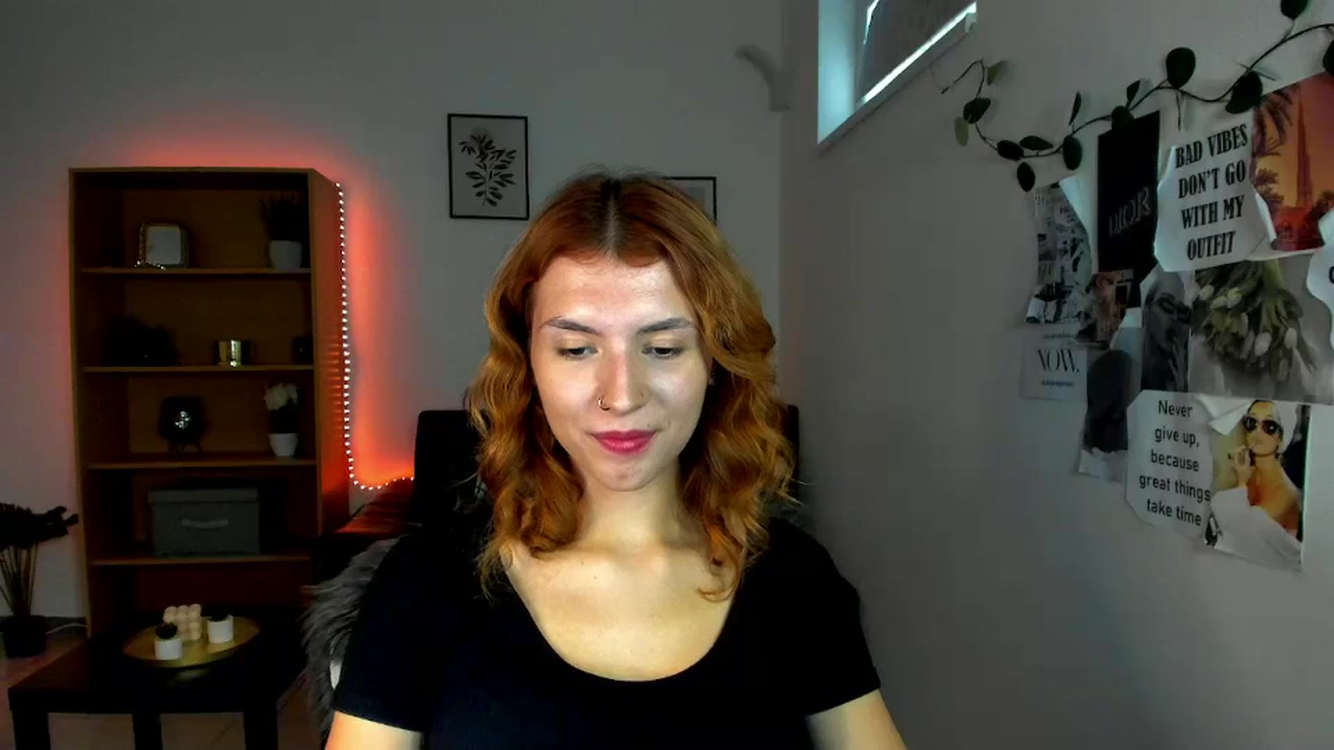 Gallery image thumbnail from SaraJaay18's myfreecams stream on, 09/25/2023, 14:20 image 10 of 20