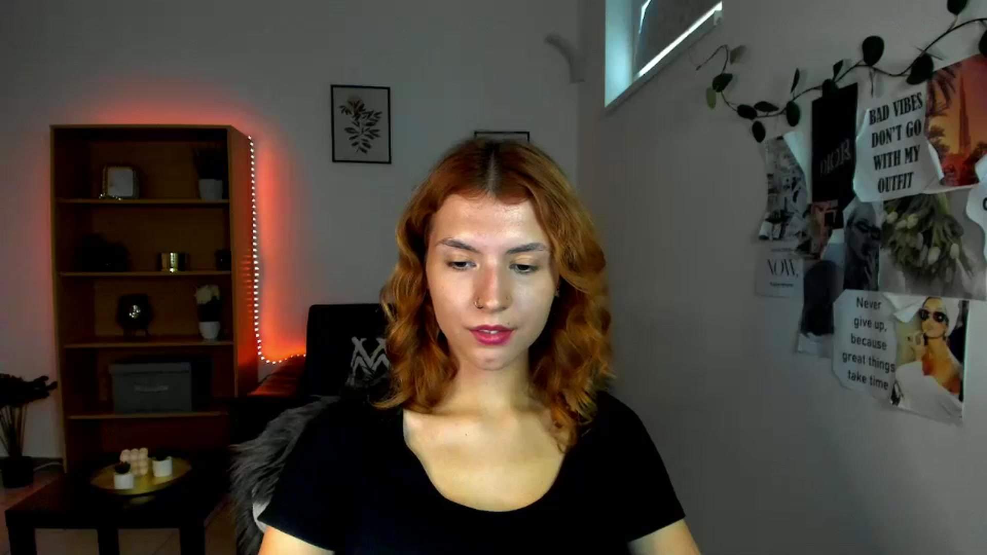 Gallery image thumbnail from SaraJaay18's myfreecams stream on, 09/25/2023, 14:20 image 14 of 20