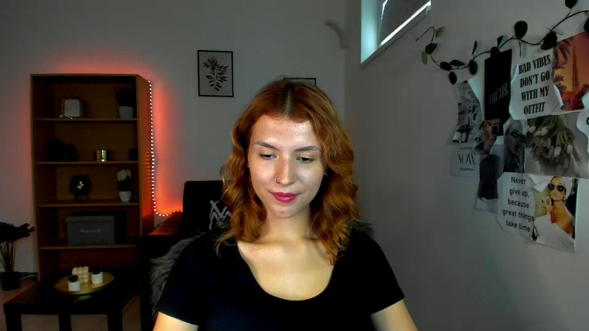 Gallery image thumbnail from SaraJaay18's myfreecams stream on, 09/25/2023, 14:20 image 20 of 20