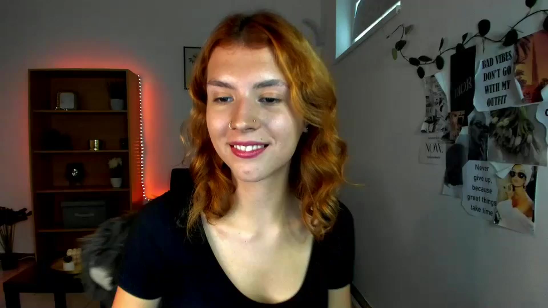 Gallery image thumbnail from SaraJaay18's myfreecams stream on, 09/25/2023, 14:20 image 9 of 20