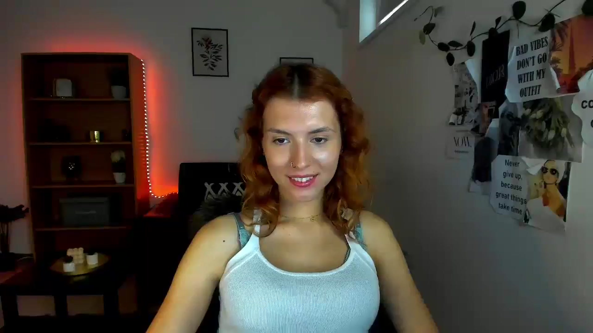 Gallery image thumbnail from SaraJaay18's myfreecams stream on, 10/08/2023, 13:21 image 19 of 20