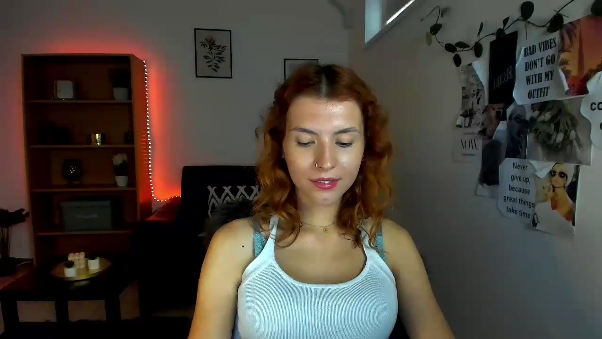 Gallery image thumbnail from SaraJaay18's myfreecams stream on, 10/08/2023, 13:21 image 13 of 20