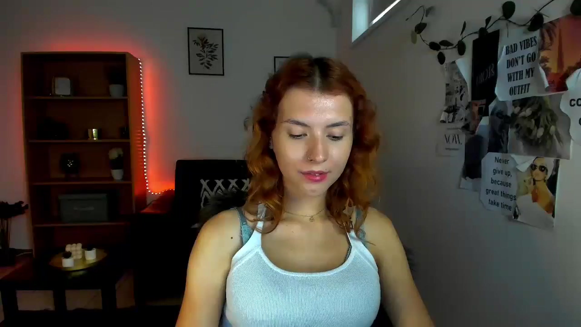 Gallery image thumbnail from SaraJaay18's myfreecams stream on, 10/08/2023, 13:21 image 15 of 20