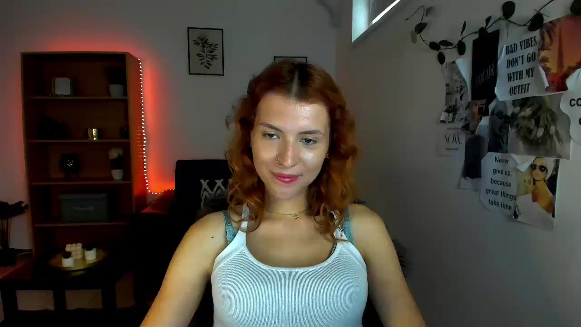 Gallery image thumbnail from SaraJaay18's myfreecams stream on, 10/08/2023, 13:21 image 17 of 20