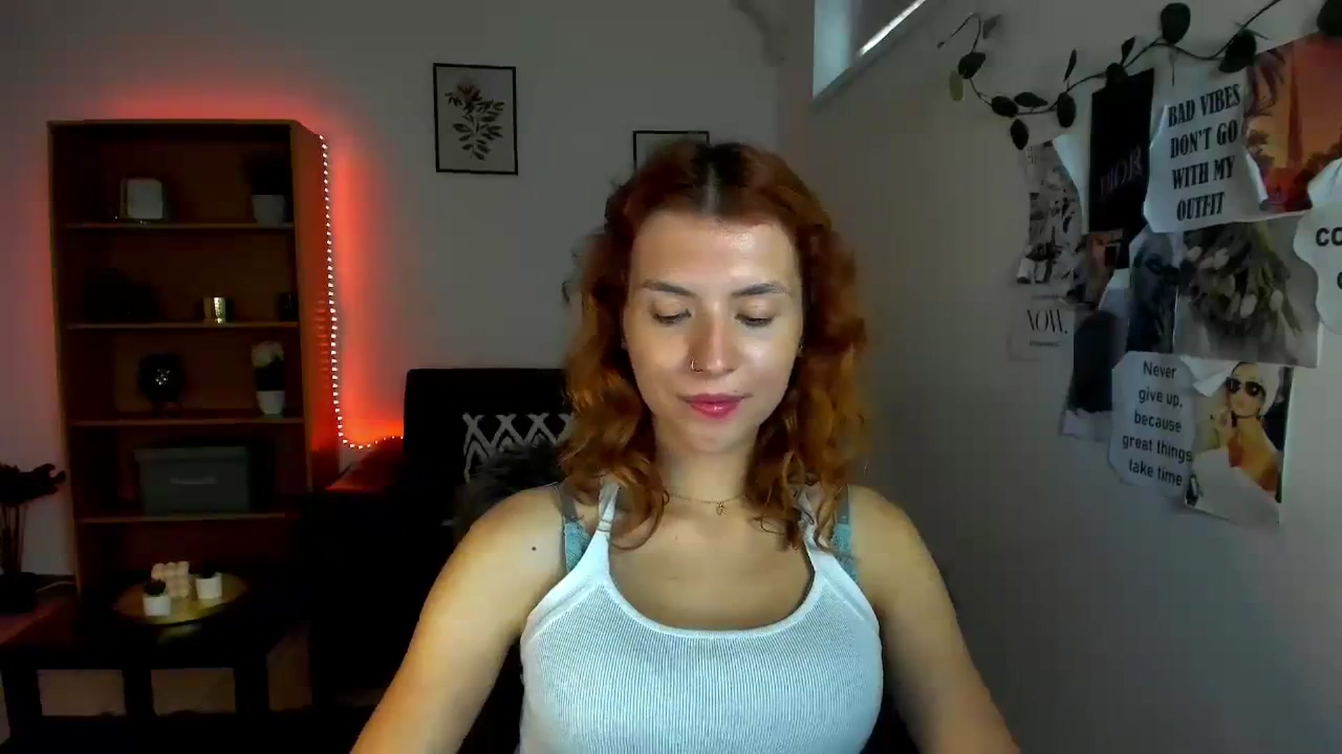 Gallery image thumbnail from SaraJaay18's myfreecams stream on, 10/08/2023, 13:21 image 12 of 20