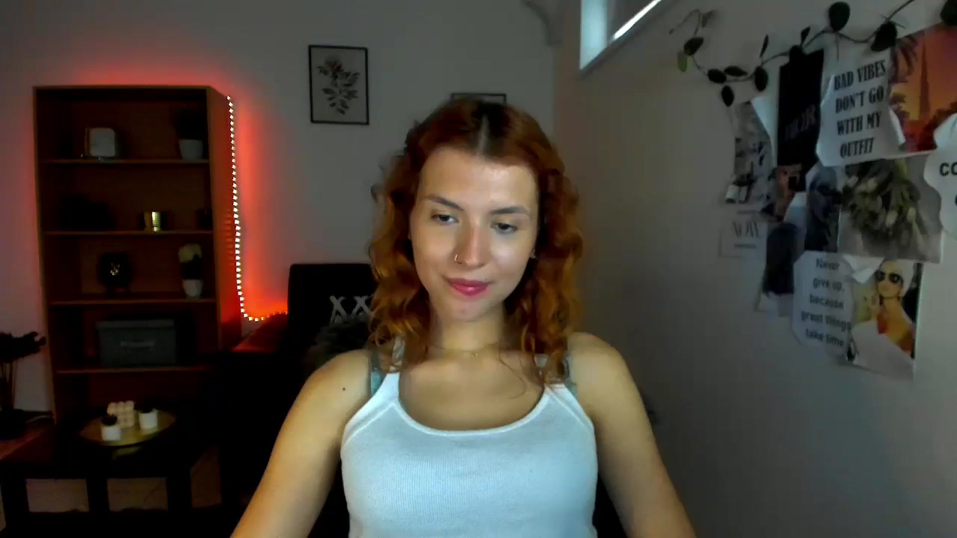 Gallery image thumbnail from SaraJaay18's myfreecams stream on, 10/08/2023, 13:21 image 6 of 20