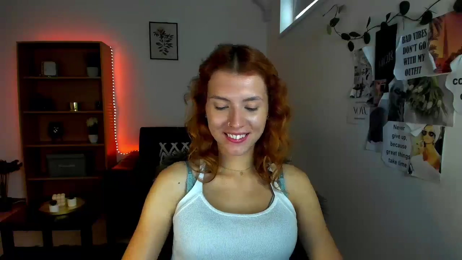 Gallery image thumbnail from SaraJaay18's myfreecams stream on, 10/08/2023, 13:21 image 16 of 20