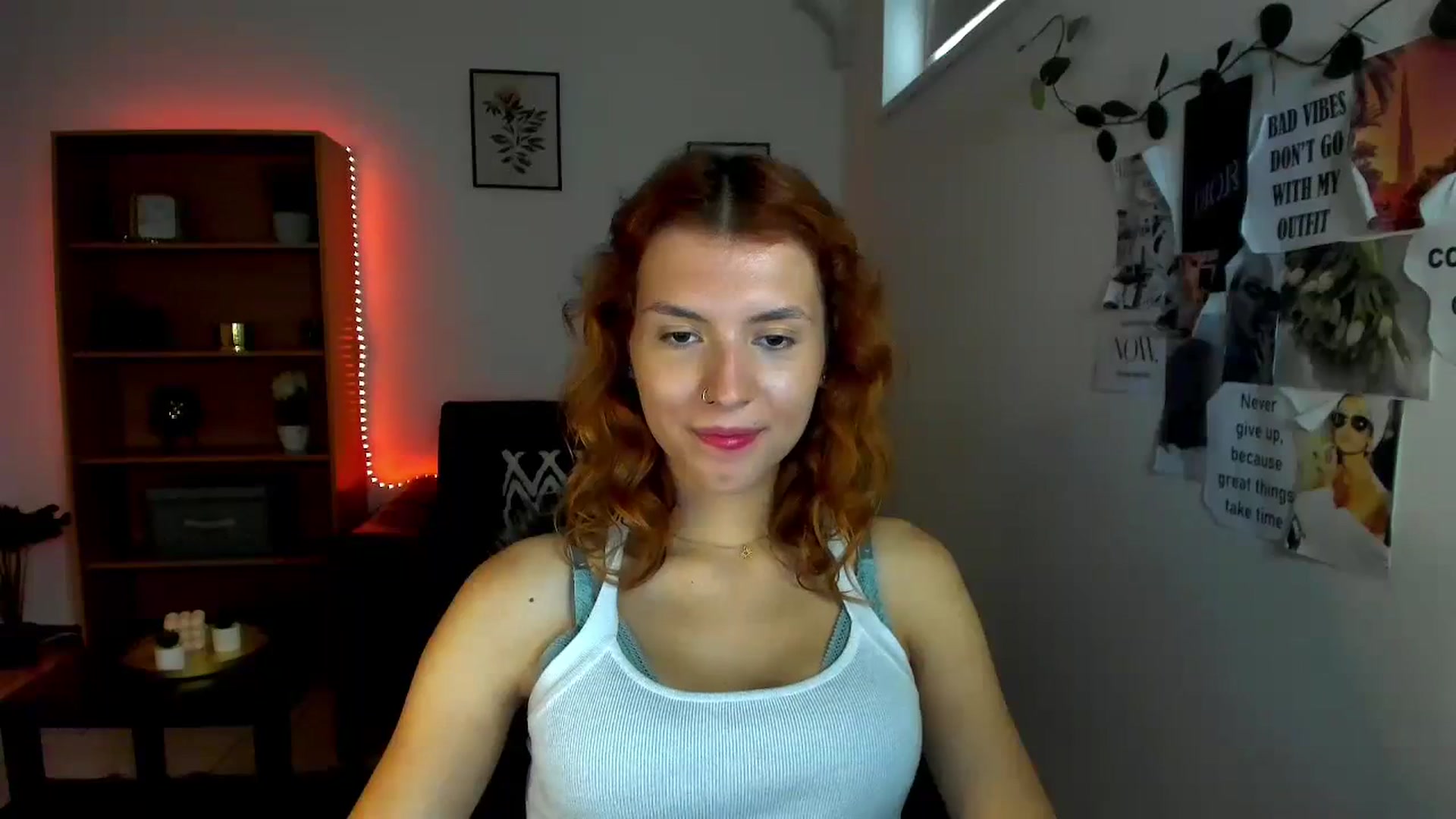 Gallery image thumbnail from SaraJaay18's myfreecams stream on, 10/08/2023, 13:21 image 3 of 20