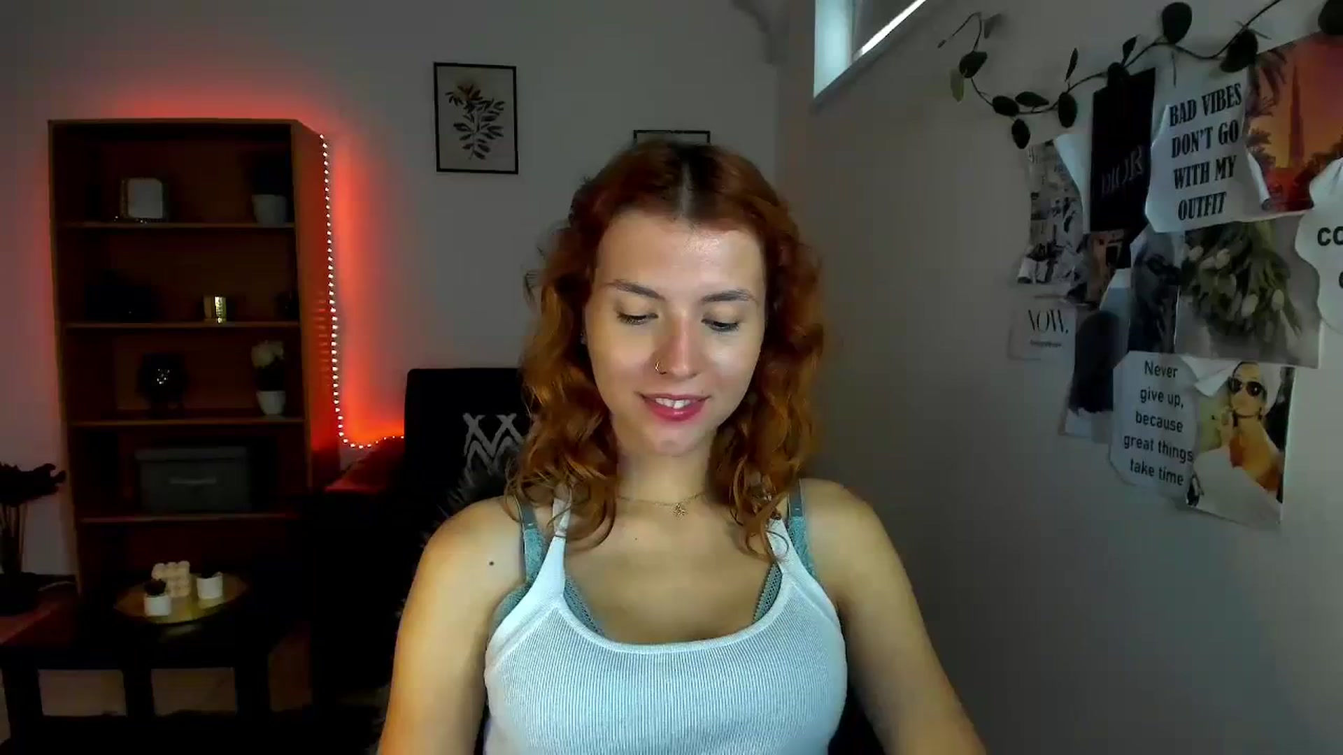 Gallery image thumbnail from SaraJaay18's myfreecams stream on, 10/08/2023, 13:21 image 1 of 20