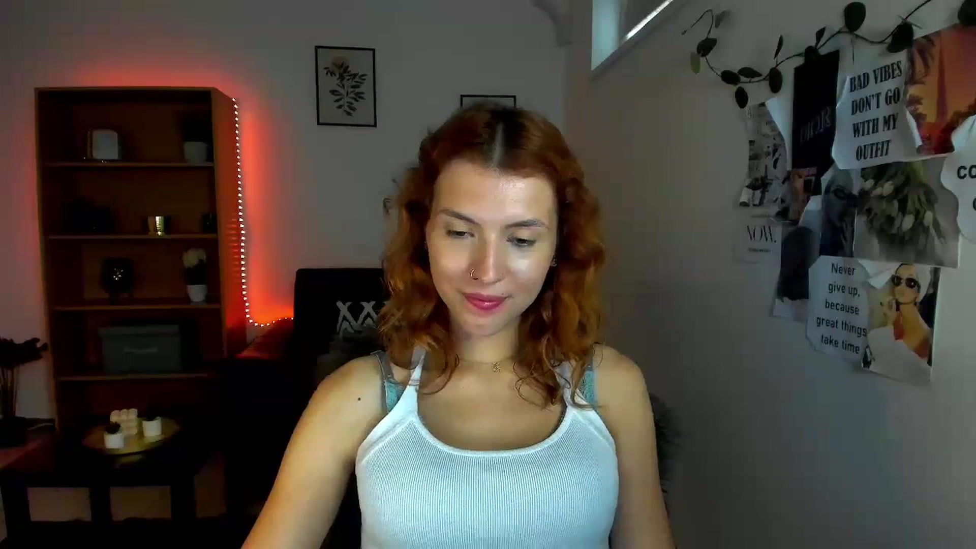 Gallery image thumbnail from SaraJaay18's myfreecams stream on, 10/08/2023, 13:21 image 11 of 20