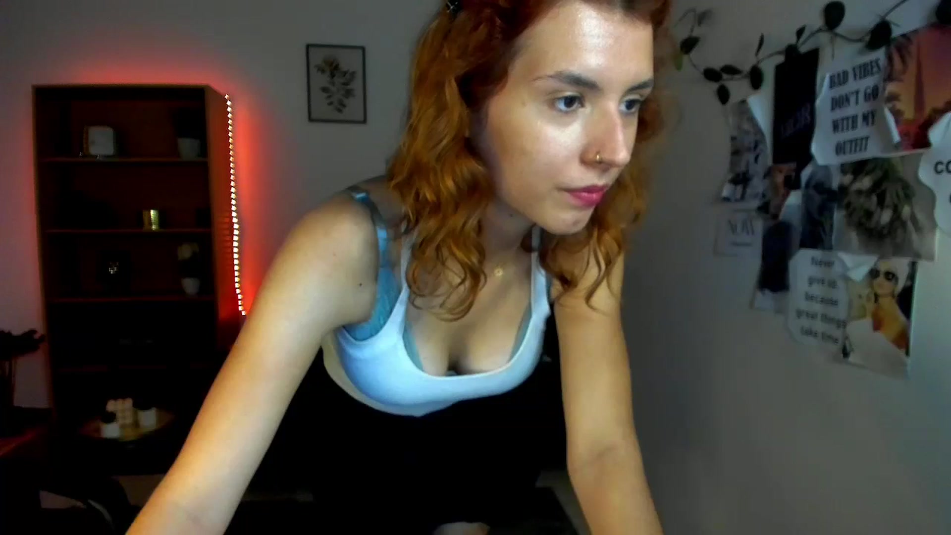 Gallery image thumbnail from SaraJaay18's myfreecams stream on, 10/08/2023, 13:21 image 4 of 20