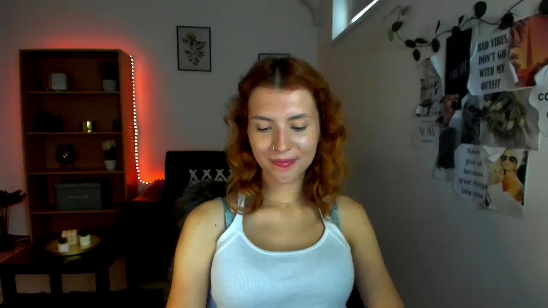 Gallery image thumbnail from SaraJaay18's myfreecams stream on, 10/08/2023, 13:21 image 9 of 20