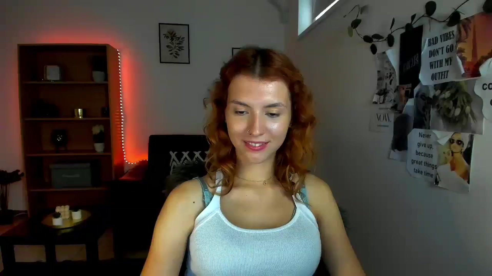 Gallery image thumbnail from SaraJaay18's myfreecams stream on, 10/08/2023, 13:21 image 18 of 20