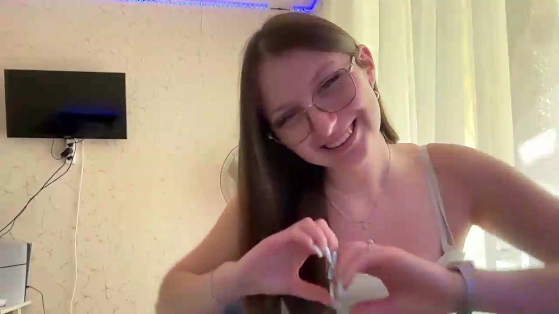 Gallery image thumbnail from SaraJay's myfreecams stream on, 06/19/2026, 14:46 image 16 of 20