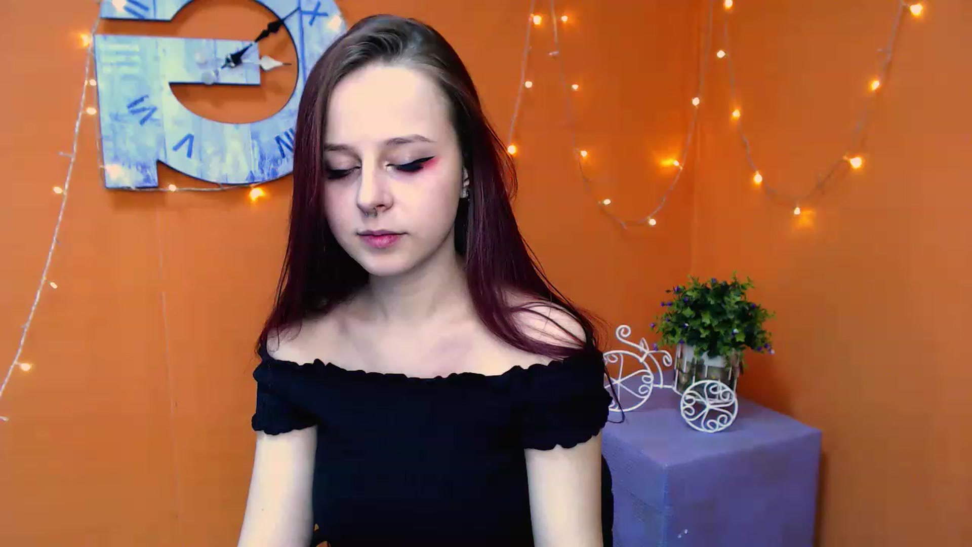 Gallery image thumbnail from SaraLipss_'s myfreecams stream on, 03/31/2023, 13:53 image 6 of 20