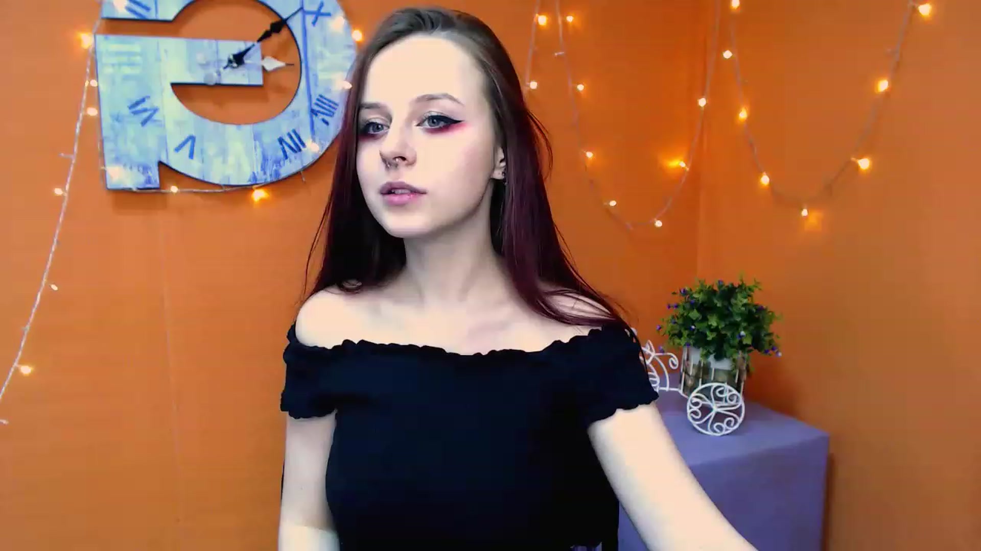 Gallery image thumbnail from SaraLipss_'s myfreecams stream on, 03/31/2023, 13:53 image 5 of 20
