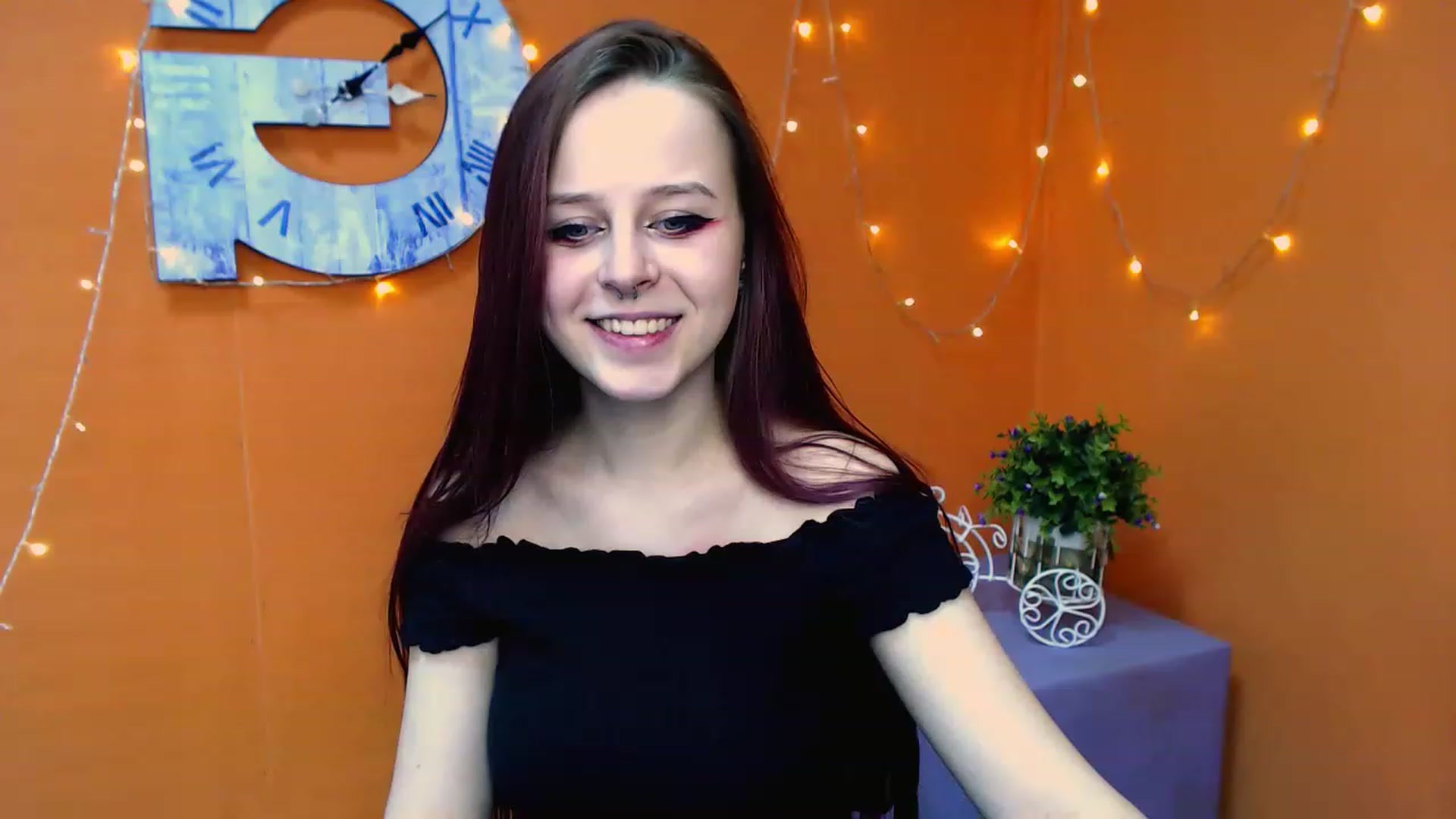 Gallery image thumbnail from SaraLipss_'s myfreecams stream on, 03/31/2023, 13:53 image 7 of 20