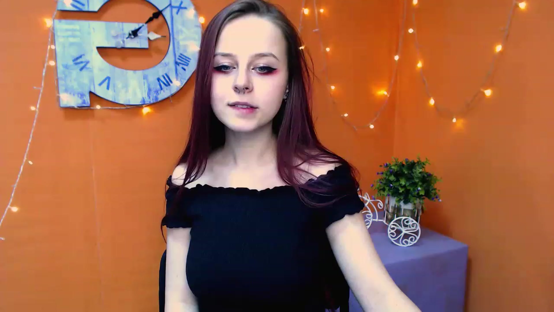 Gallery image thumbnail from SaraLipss_'s myfreecams stream on, 03/31/2023, 13:53 image 15 of 20