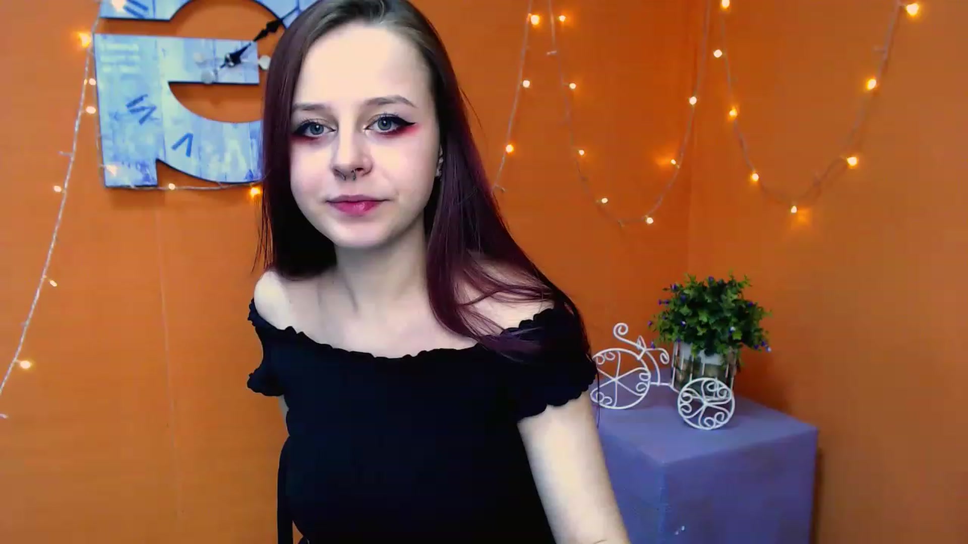 Gallery image thumbnail from SaraLipss_'s myfreecams stream on, 03/31/2023, 13:53 image 14 of 20