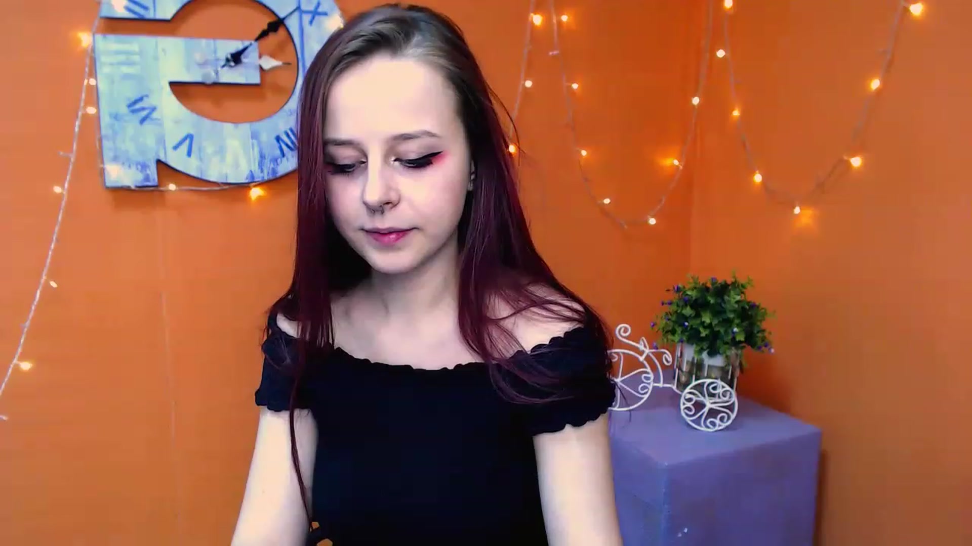 Gallery image thumbnail from SaraLipss_'s myfreecams stream on, 03/31/2023, 13:53 image 16 of 20
