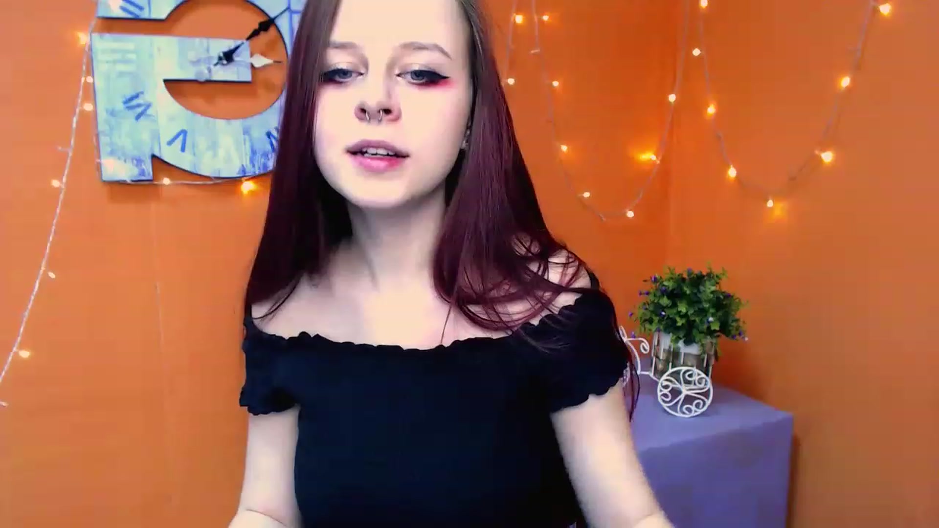 Gallery image thumbnail from SaraLipss_'s myfreecams stream on, 03/31/2023, 13:53 image 3 of 20