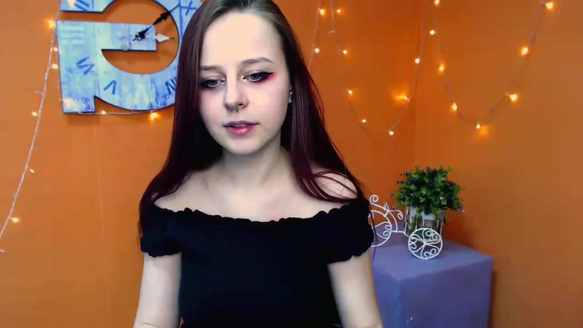Gallery image thumbnail from SaraLipss_'s myfreecams stream on, 03/31/2023, 13:53 image 9 of 20