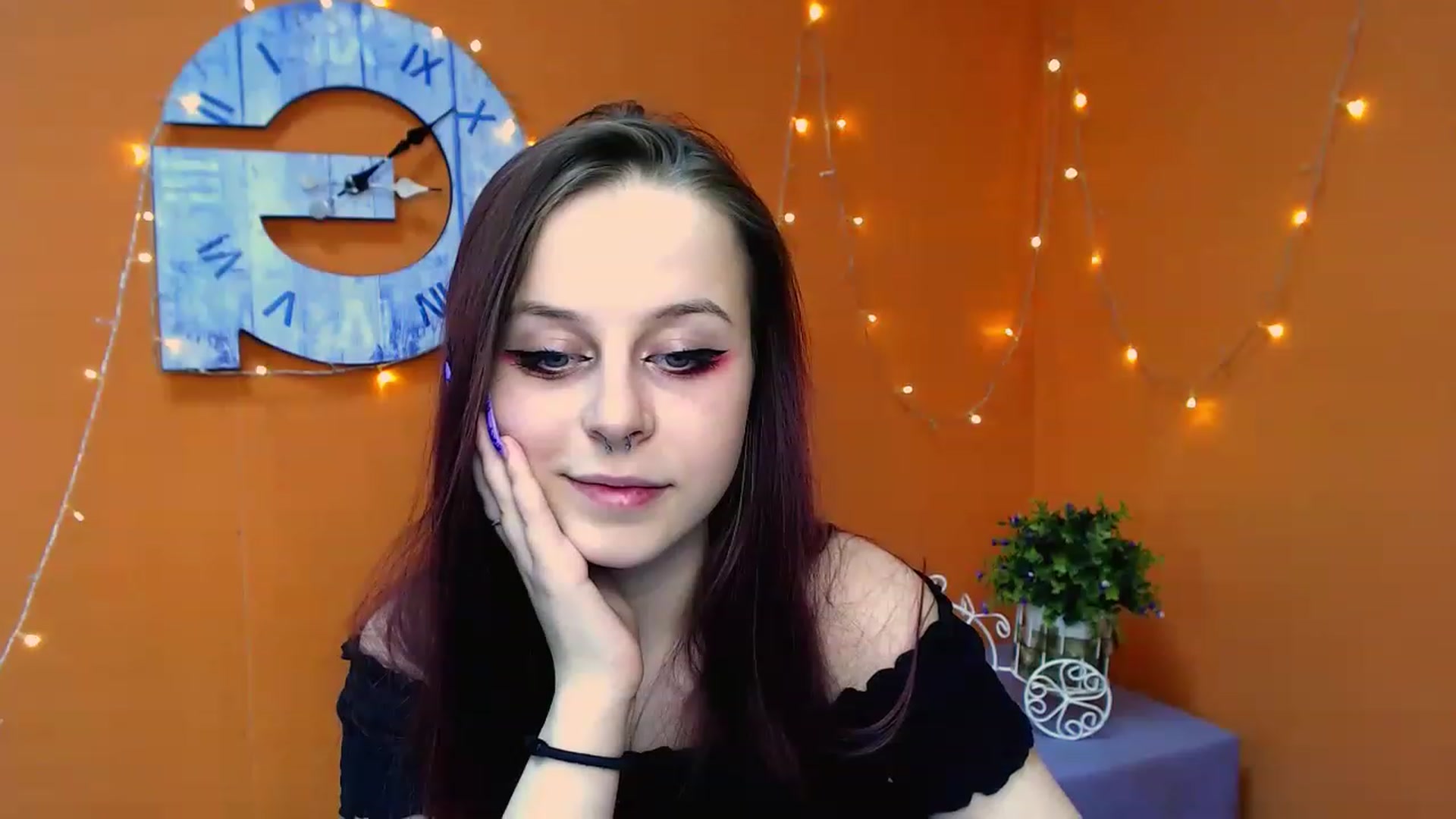 Gallery image thumbnail from SaraLipss_'s myfreecams stream on, 03/31/2023, 17:31 image 18 of 20