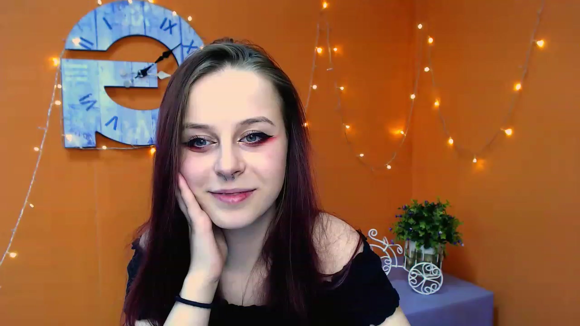 Gallery image thumbnail from SaraLipss_'s myfreecams stream on, 03/31/2023, 17:31 image 13 of 20
