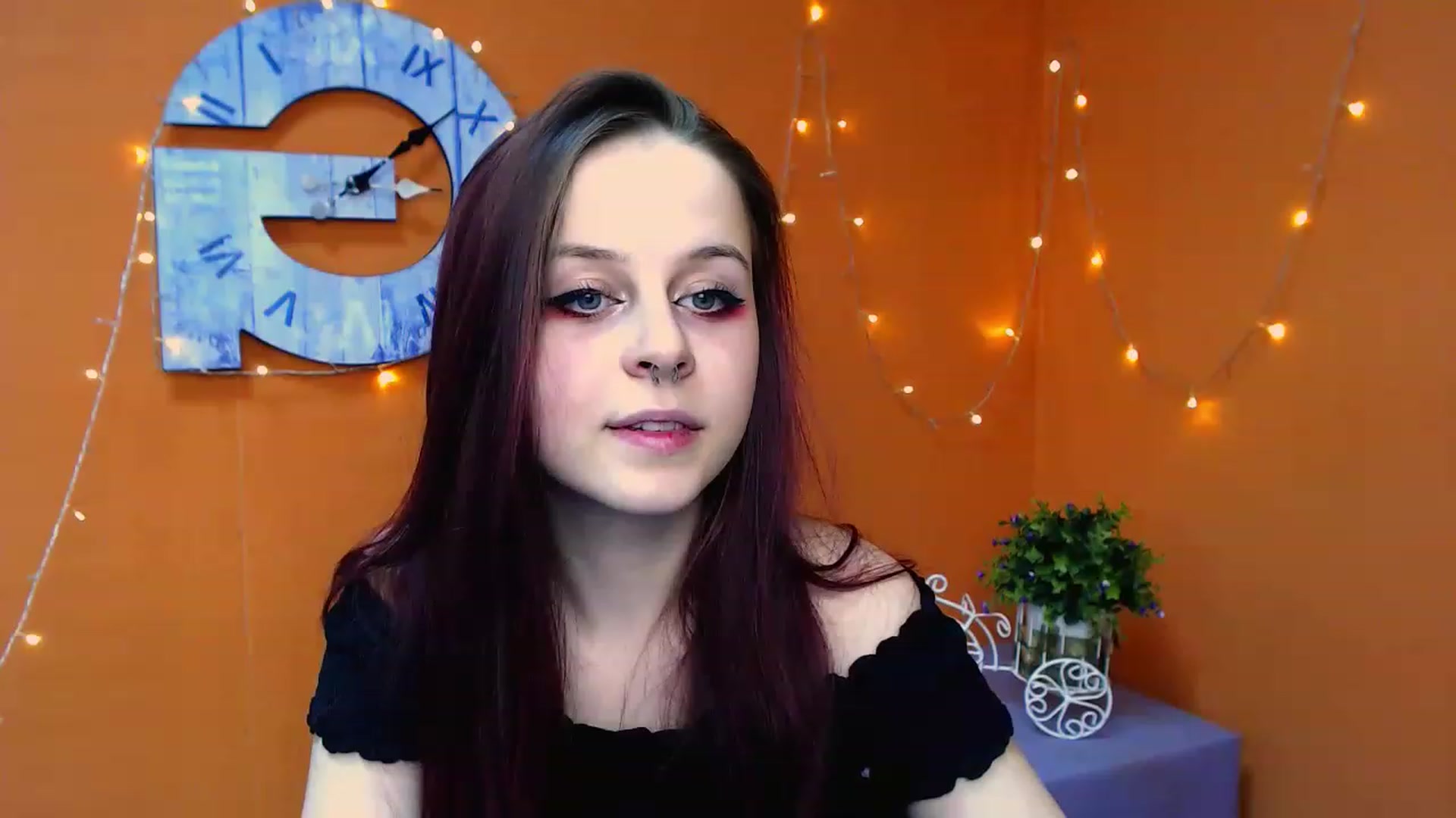 Gallery image thumbnail from SaraLipss_'s myfreecams stream on, 03/31/2023, 17:31 image 4 of 20