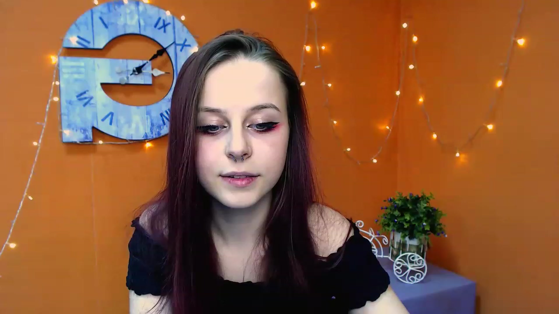 Gallery image thumbnail from SaraLipss_'s myfreecams stream on, 03/31/2023, 17:31 image 14 of 20
