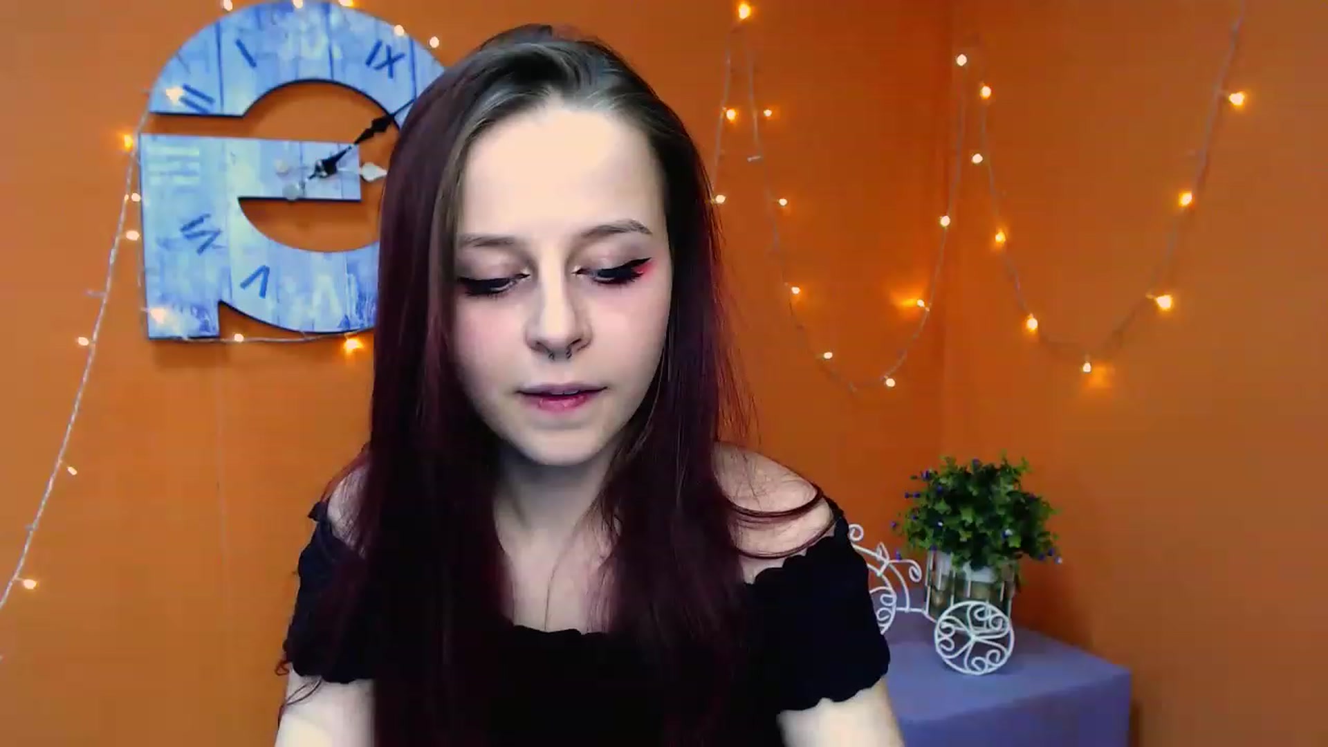 Gallery image thumbnail from SaraLipss_'s myfreecams stream on, 03/31/2023, 17:31 image 9 of 20