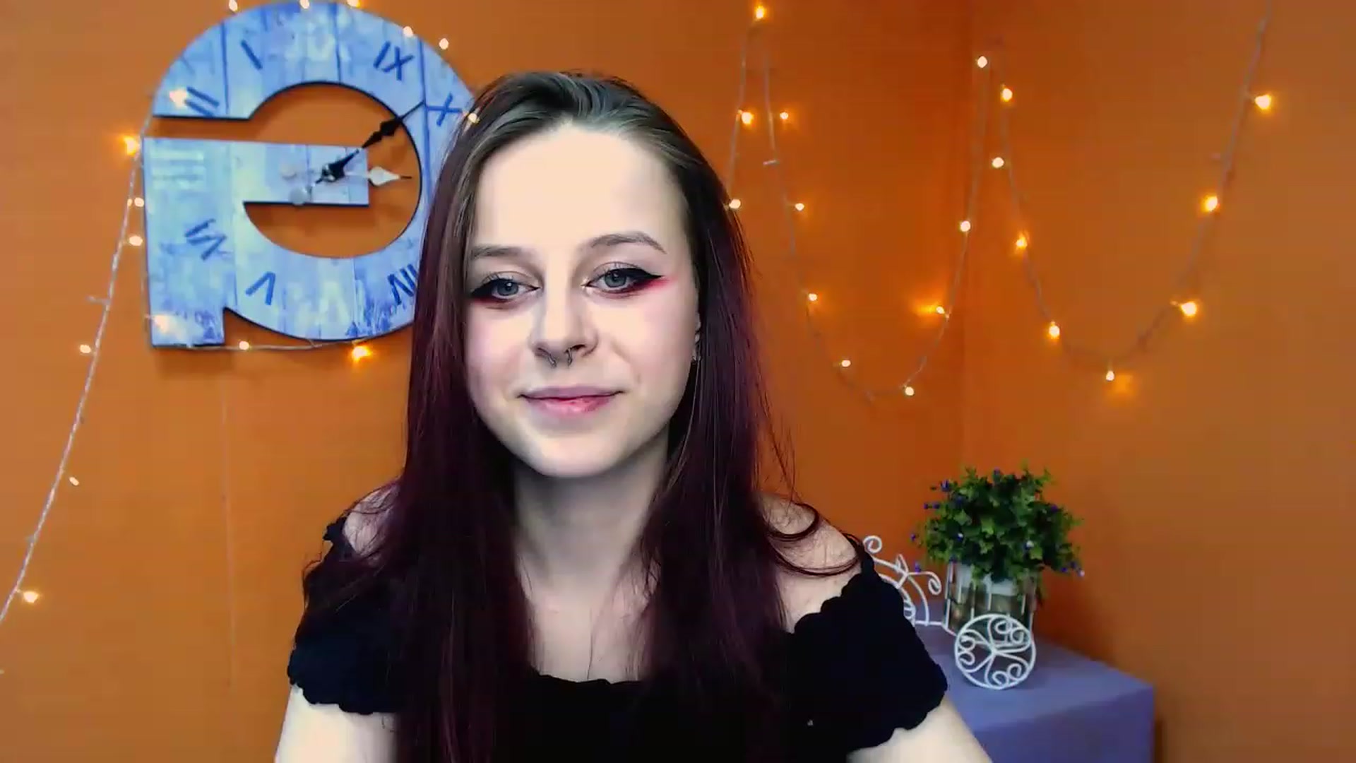 Gallery image thumbnail from SaraLipss_'s myfreecams stream on, 03/31/2023, 17:31 image 6 of 20