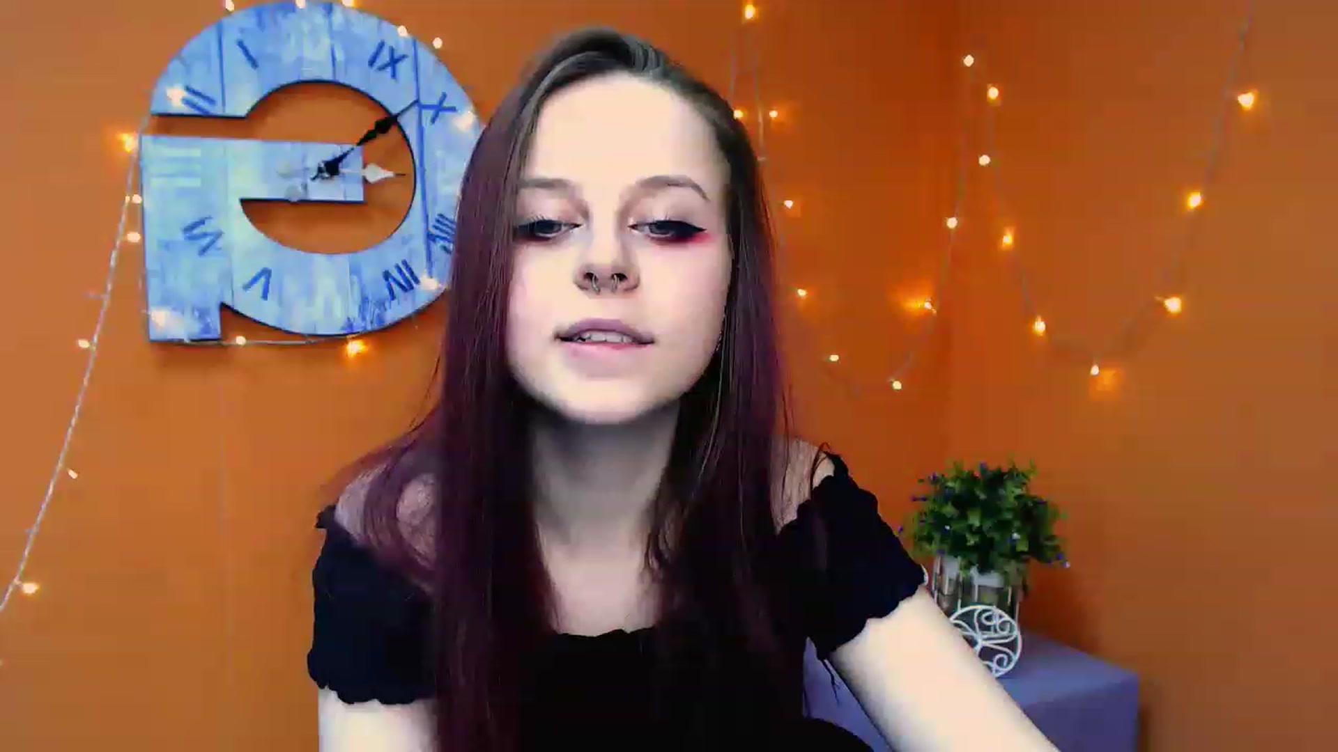 Gallery image thumbnail from SaraLipss_'s myfreecams stream on, 03/31/2023, 17:31 image 16 of 20