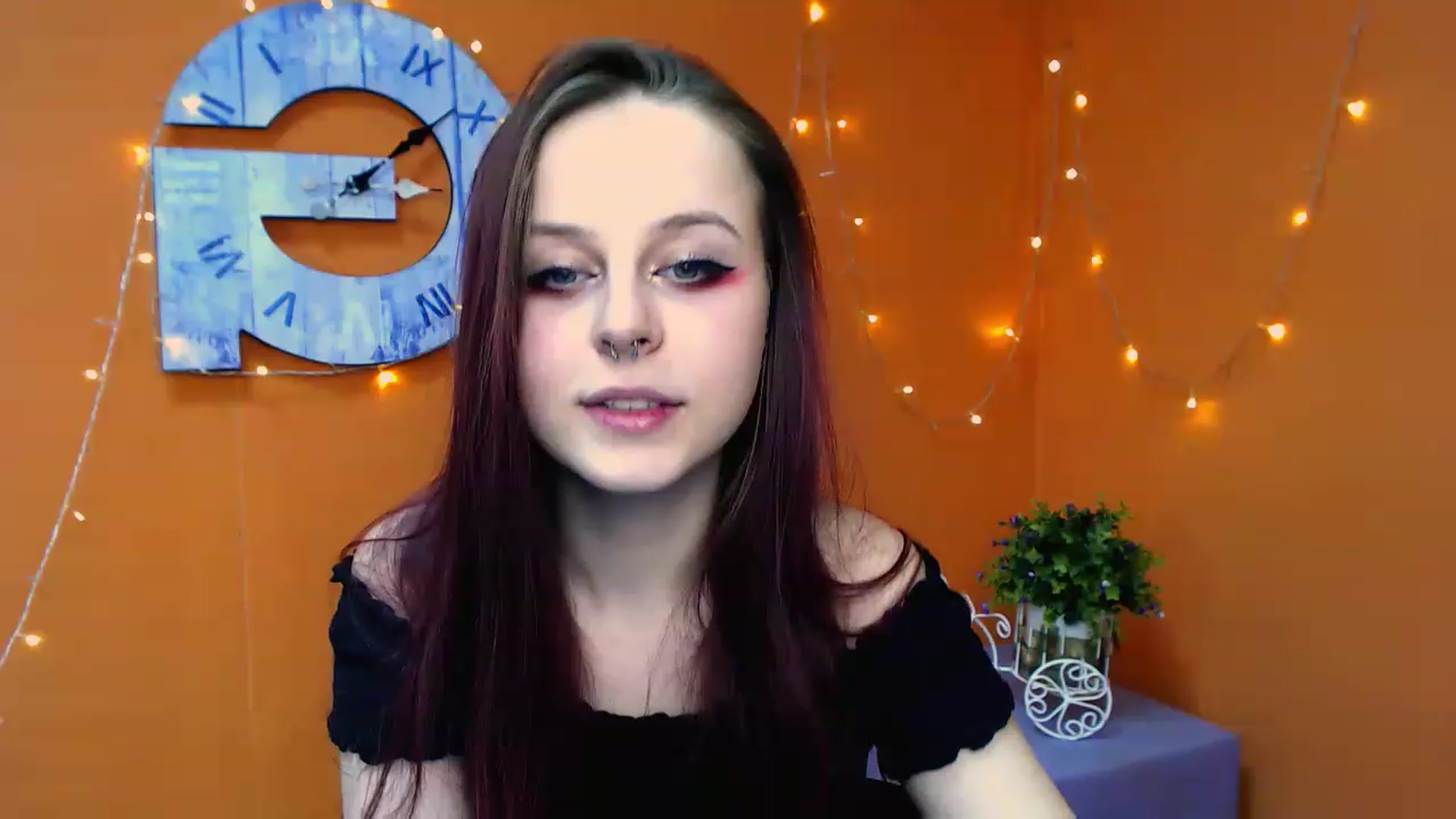 Gallery image thumbnail from SaraLipss_'s myfreecams stream on, 03/31/2023, 17:31 image 10 of 20