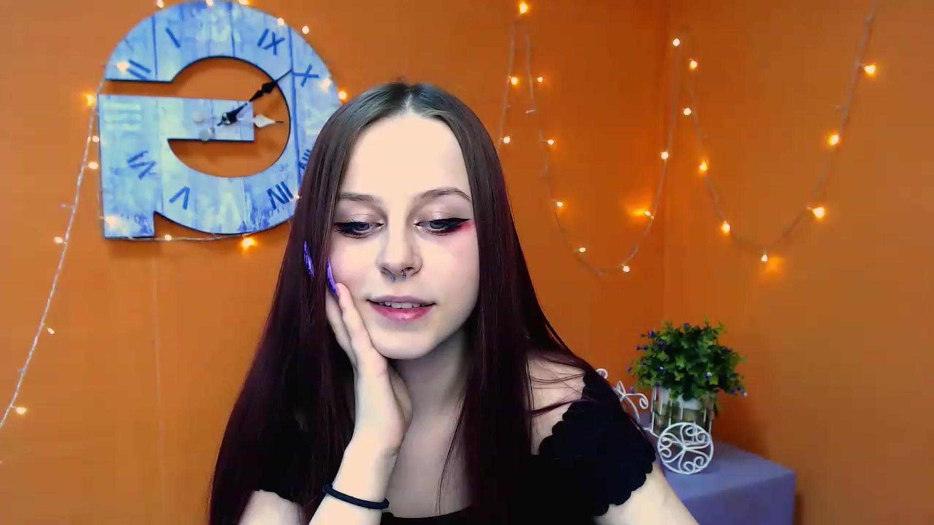 Gallery image thumbnail from SaraLipss_'s myfreecams stream on, 03/31/2023, 18:29 image 10 of 20