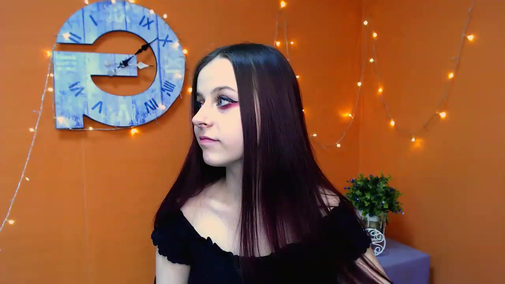 Gallery image thumbnail from SaraLipss_'s myfreecams stream on, 03/31/2023, 18:29 image 6 of 20
