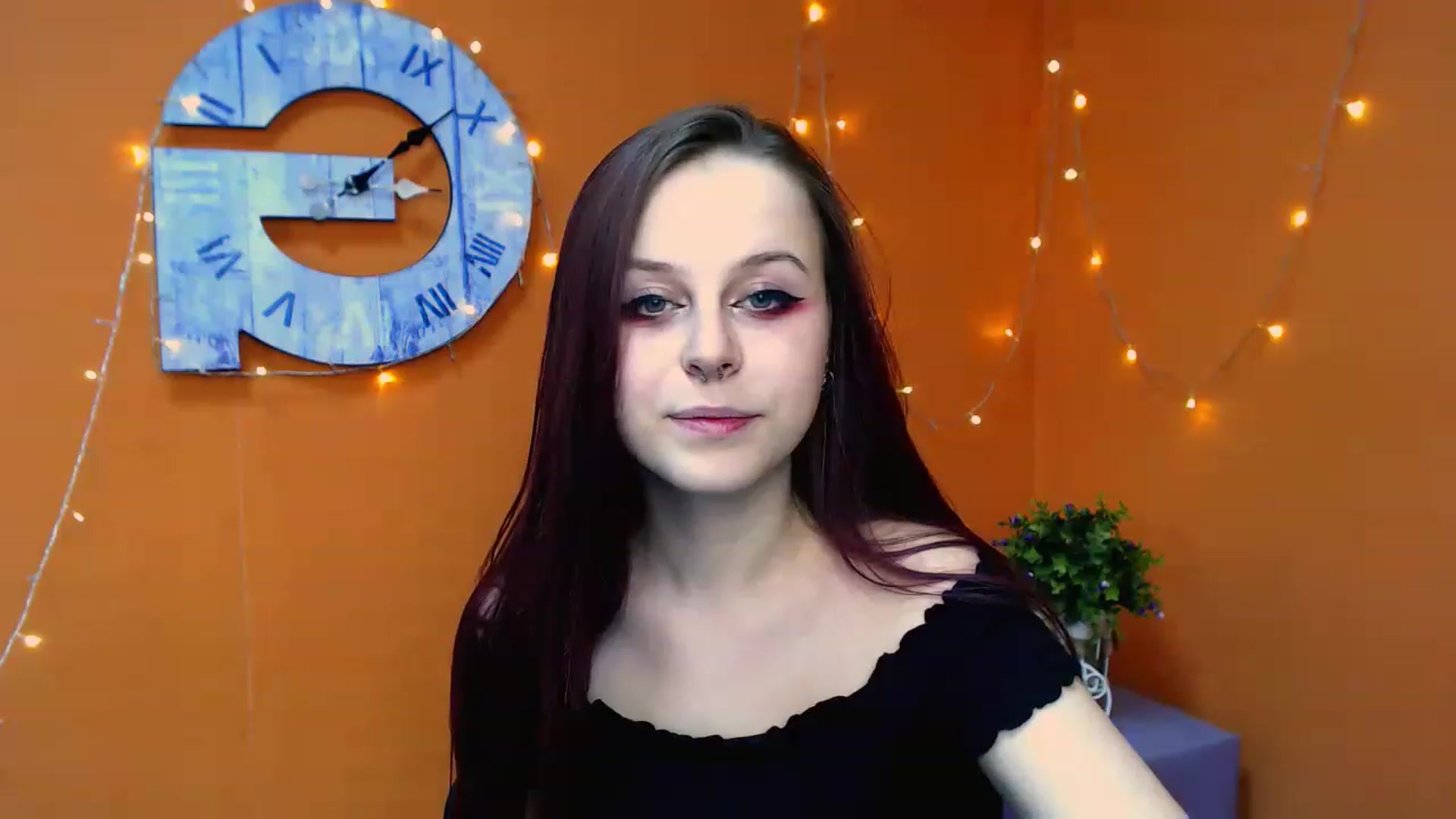 Gallery image thumbnail from SaraLipss_'s myfreecams stream on, 03/31/2023, 18:29 image 14 of 20