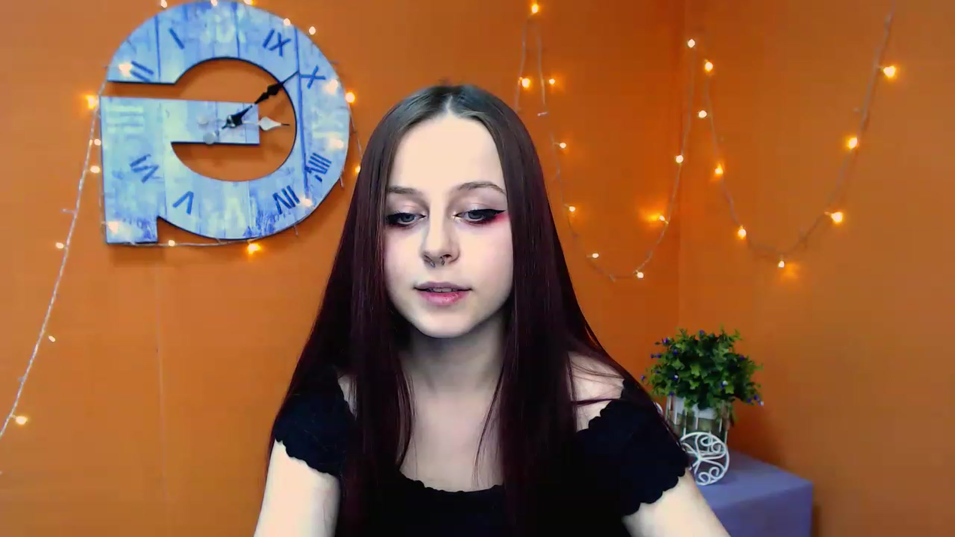 Gallery image thumbnail from SaraLipss_'s myfreecams stream on, 03/31/2023, 18:29 image 9 of 20