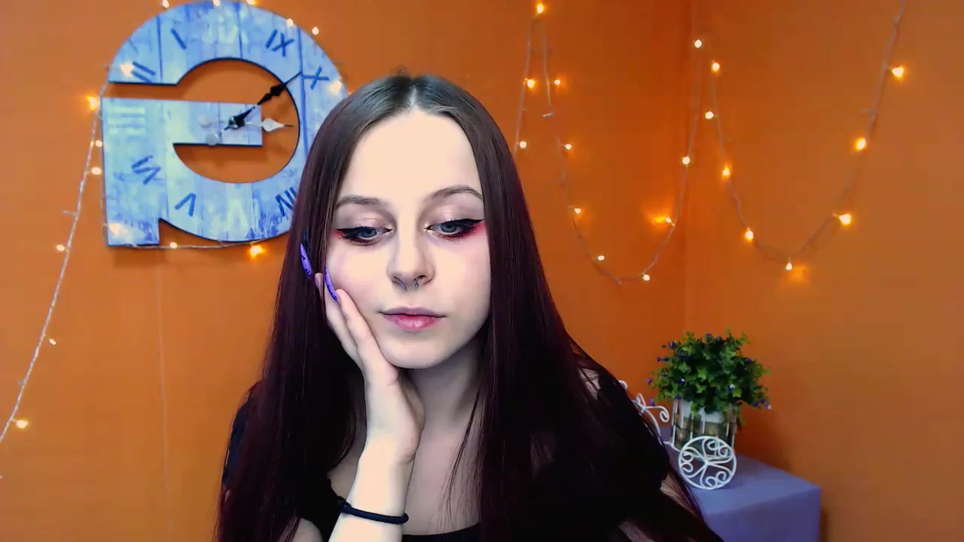Gallery image thumbnail from SaraLipss_'s myfreecams stream on, 03/31/2023, 18:29 image 4 of 20