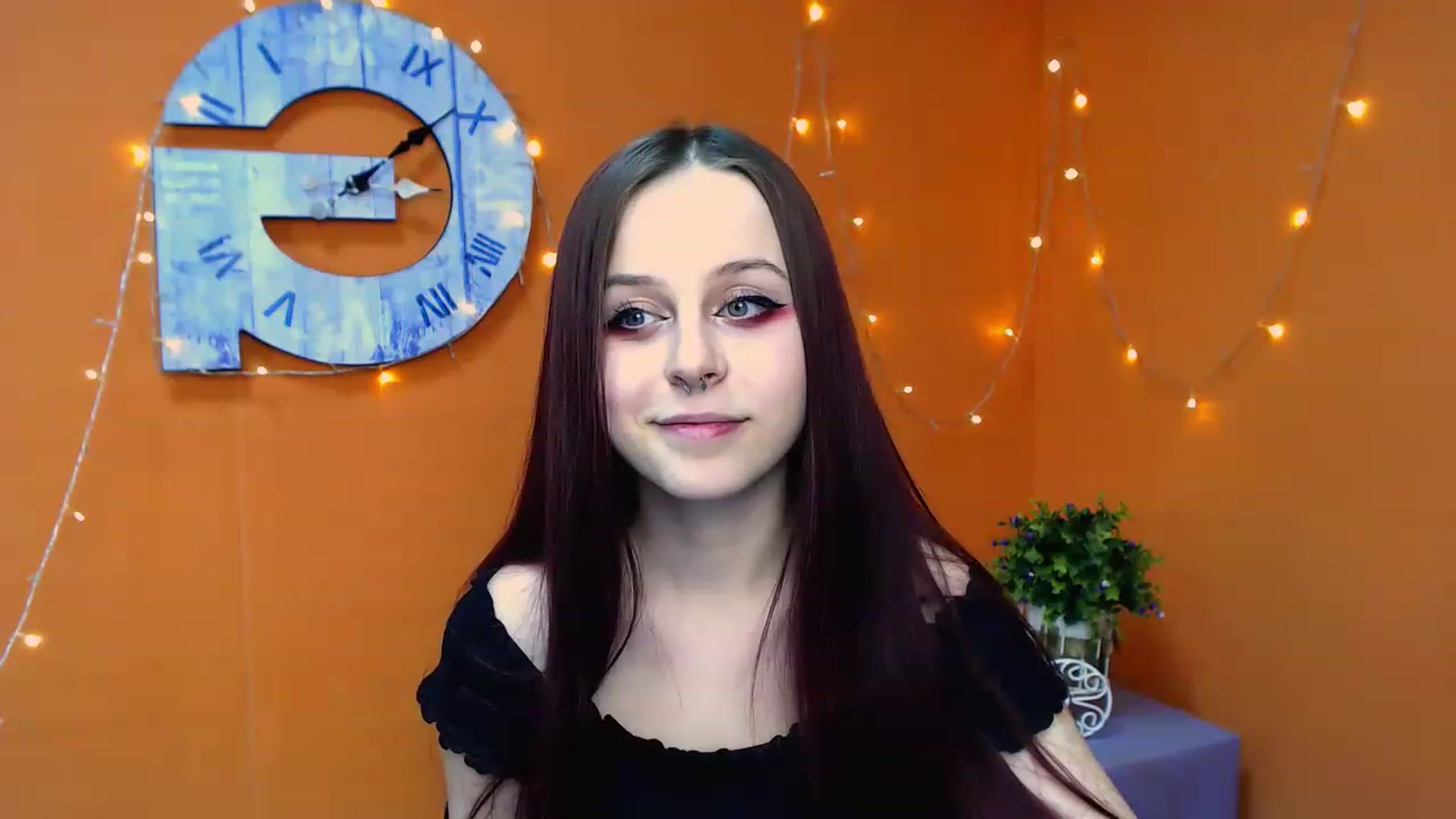 Gallery image thumbnail from SaraLipss_'s myfreecams stream on, 03/31/2023, 18:29 image 7 of 20