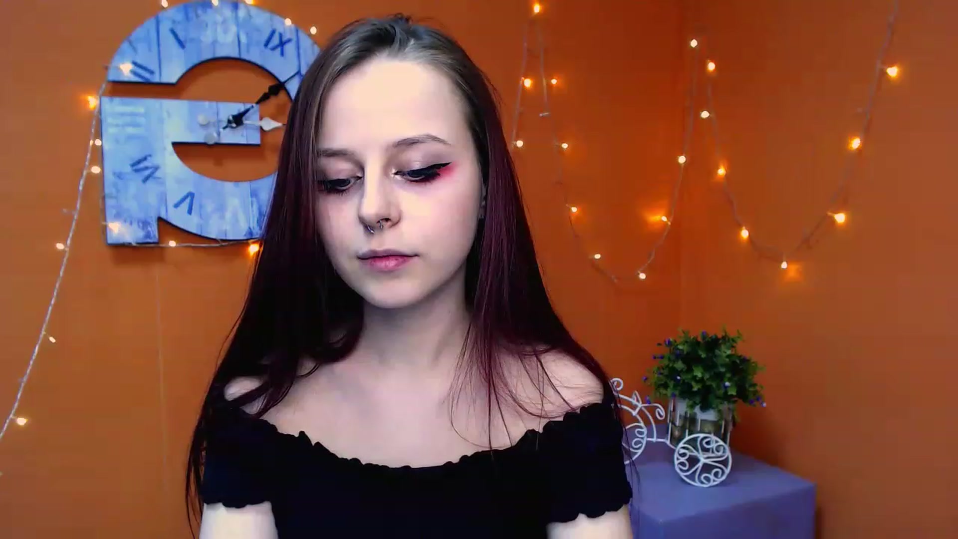 Gallery image thumbnail from SaraLipss_'s myfreecams stream on, 03/31/2023, 20:00 image 5 of 20