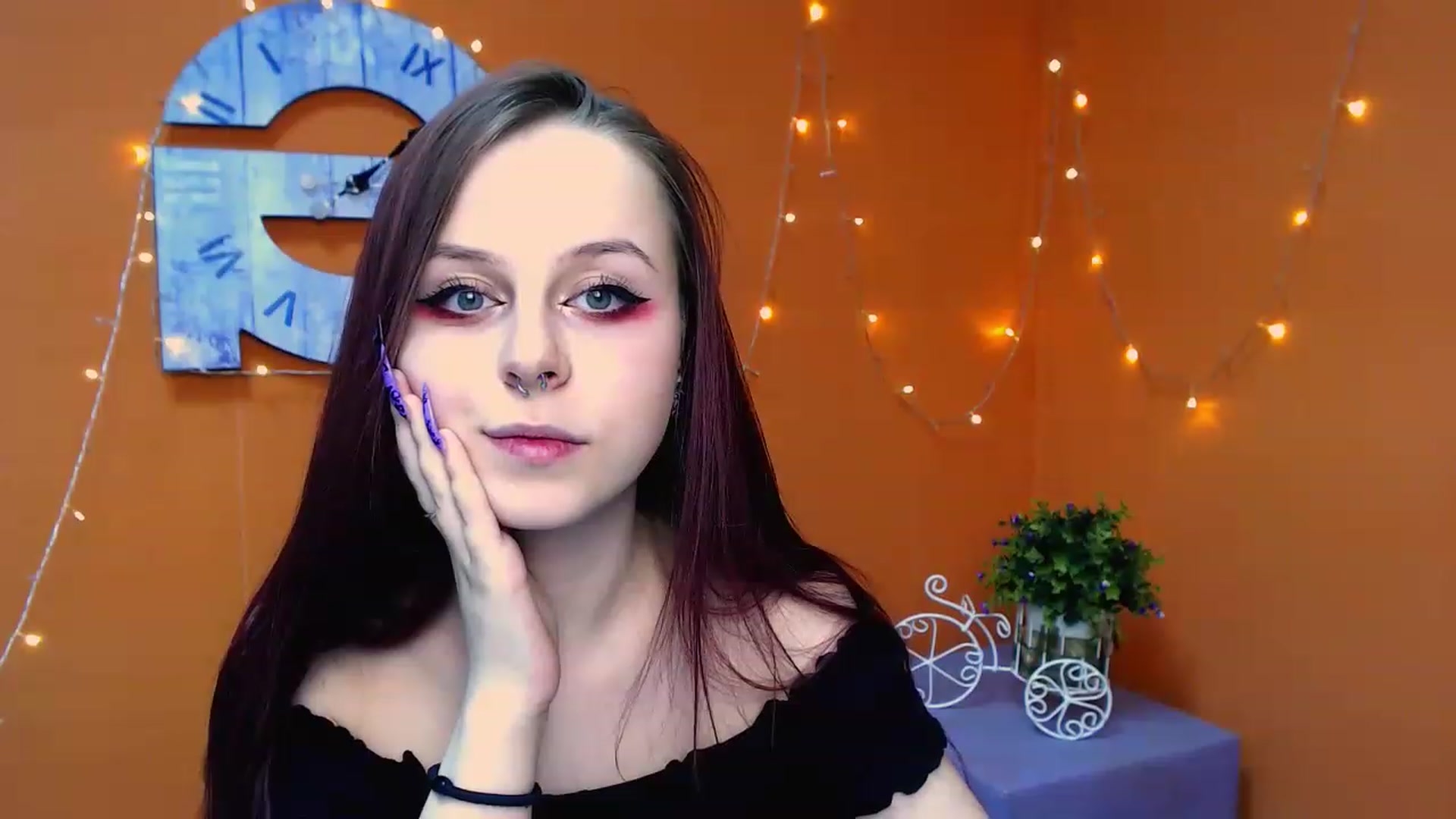 Gallery image thumbnail from SaraLipss_'s myfreecams stream on, 03/31/2023, 20:00 image 7 of 20