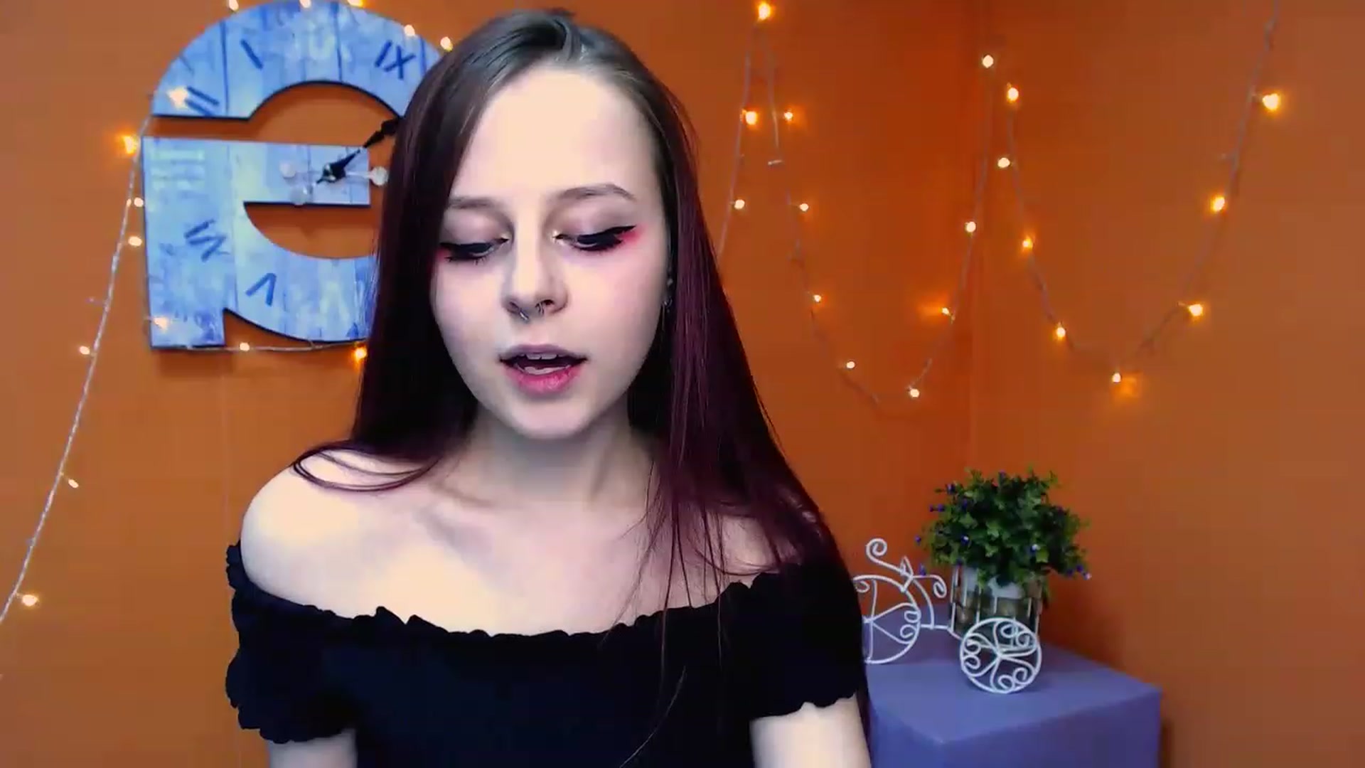 Gallery image thumbnail from SaraLipss_'s myfreecams stream on, 03/31/2023, 20:00 image 12 of 20